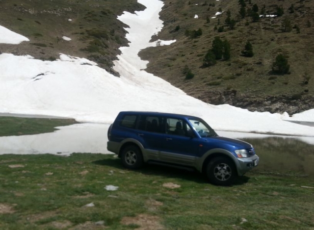  fuoristrada nella neve 